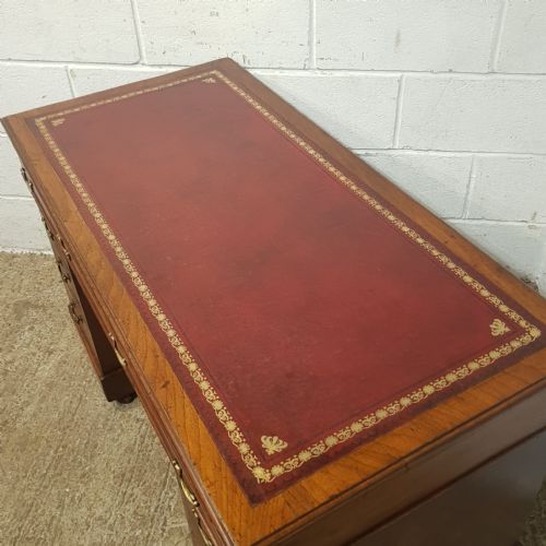 AN EDWARDIAN OAK TWIN PEDESTAL DESK C1900 - ADDITIONAL PHOTO 2