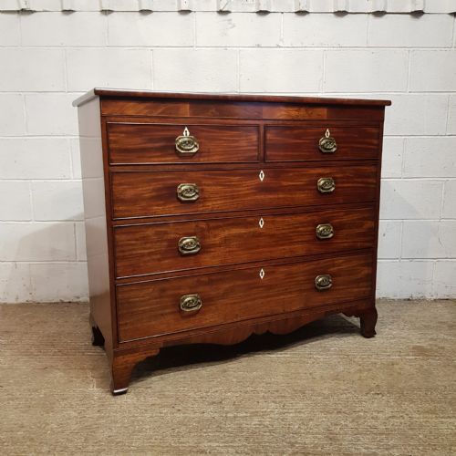 fig 1. A GEORGE 3rd MAHOGANY FOUR HEIGHT CHEST OF DRAWERS C1780.