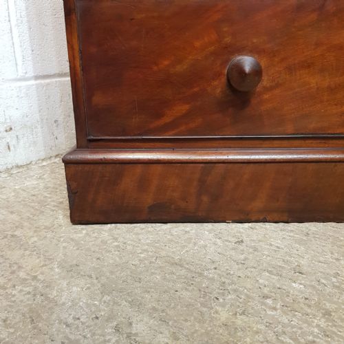 fig 2. A WILLIAM 4th MAHOGANY LINEN PRESS C1830