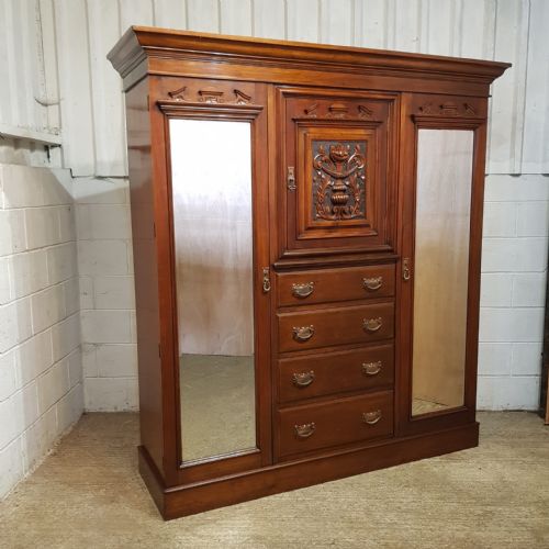 AN ANTIQUE EDWARDIAN WALNUT TRIPLE WARDROBE C1900 - ADDITIONAL PHOTO 1