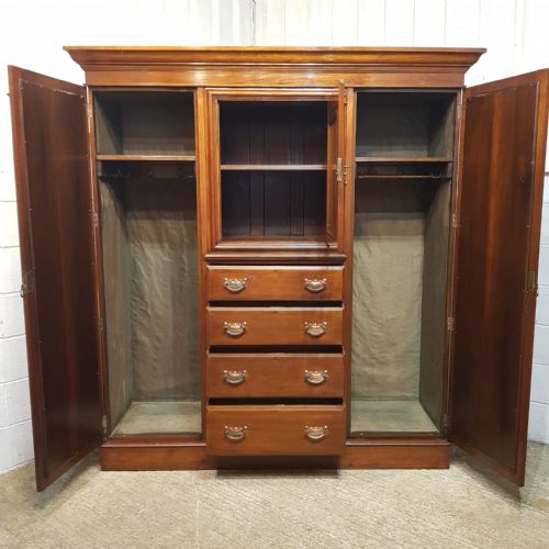 AN ANTIQUE EDWARDIAN WALNUT TRIPLE WARDROBE C1900 - ADDITIONAL PHOTO 2