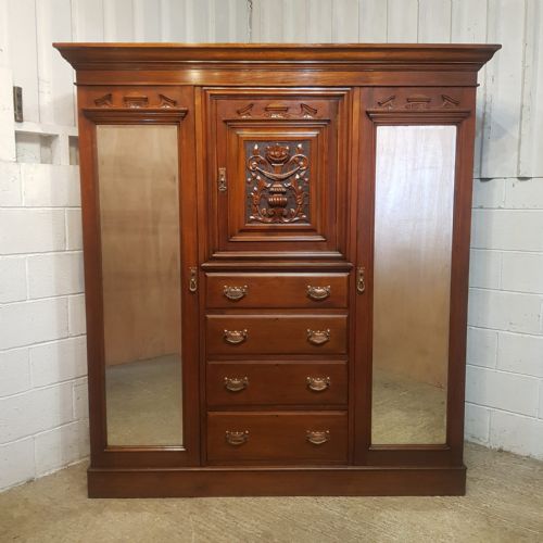 AN ANTIQUE EDWARDIAN WALNUT TRIPLE WARDROBE C1900 - ADDITIONAL PHOTO 6