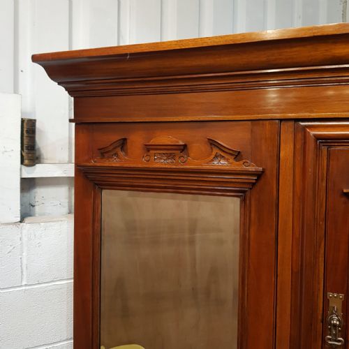 AN ANTIQUE EDWARDIAN WALNUT TRIPLE WARDROBE C1900 - ADDITIONAL PHOTO 7