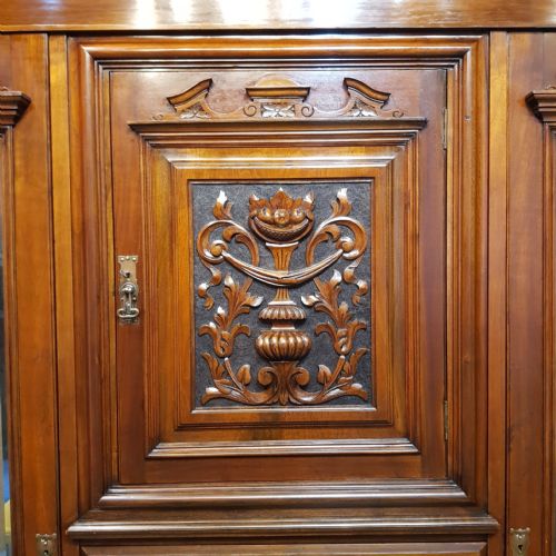 AN ANTIQUE EDWARDIAN WALNUT TRIPLE WARDROBE C1900 - ADDITIONAL PHOTO 8
