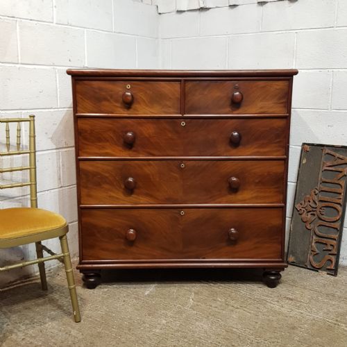 A Victorian Mahogany 4 Height Chest of Drawers C1880