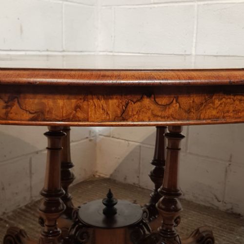 fig 2. A LATE VICTORIAN WALNUT TIP TOP DINING TABLE C1890