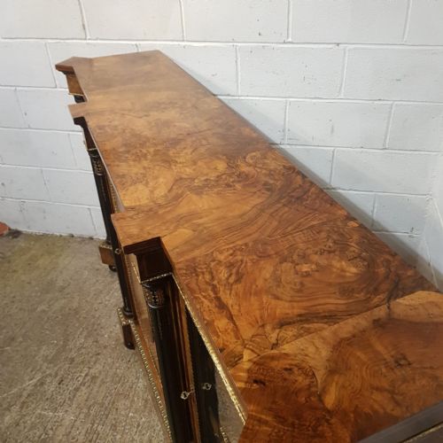 A VICTORIAN BURR WALNUT CREDENZA C1880 - ADDITIONAL PHOTO 8
