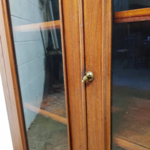 A LATE VICTORIAN GLAZED MAHOGANY BOOKCASE C1890 - ADDITIONAL PHOTO 5