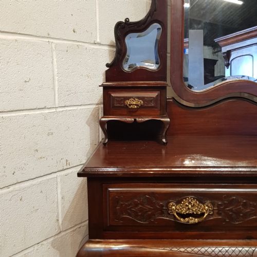 fig 2. A MAHOGANY ART NOUVEAU DRESSING TABLE C1890