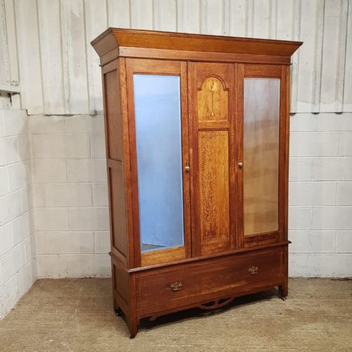 fig 1. AN ANTIQUE OAK DOUBLE WARDROBE C1910