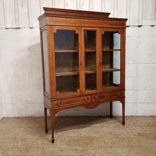 AN EDWARDIAN MAHOGANY DISPLAY CABINET C1900 - ADDITIONAL PHOTO 2