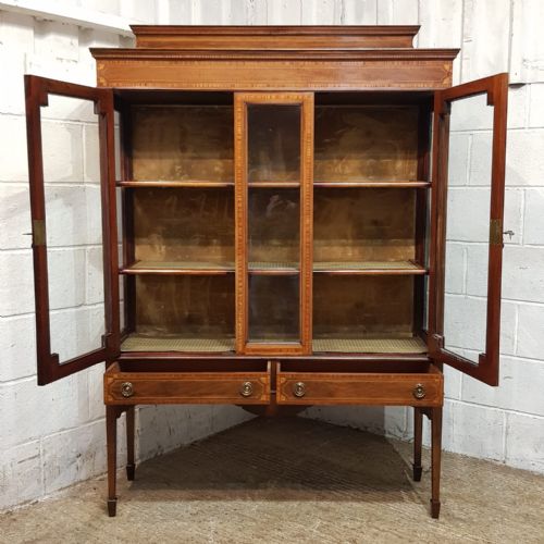 AN EDWARDIAN MAHOGANY DISPLAY CABINET C1900 - ADDITIONAL PHOTO 7