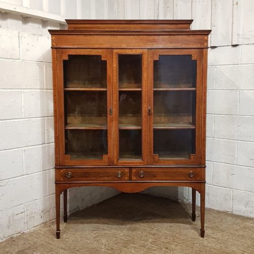 AN EDWARDIAN MAHOGANY DISPLAY CABINET C1900 - ADDITIONAL PHOTO 9