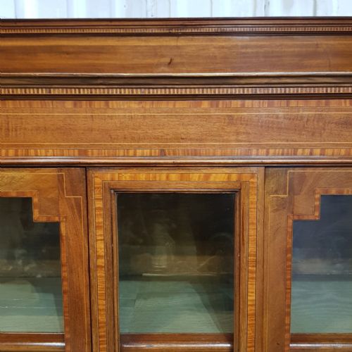 AN EDWARDIAN MAHOGANY DISPLAY CABINET C1900 - ADDITIONAL PHOTO 10