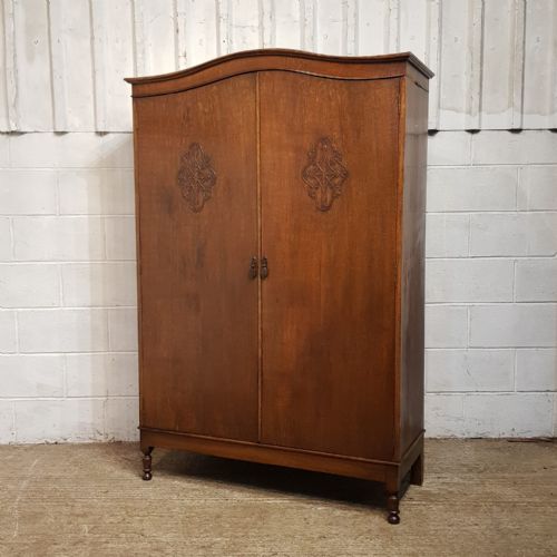 fig 1. AN ANTIQUE OAK DOUBLE WARDROBE C1920
