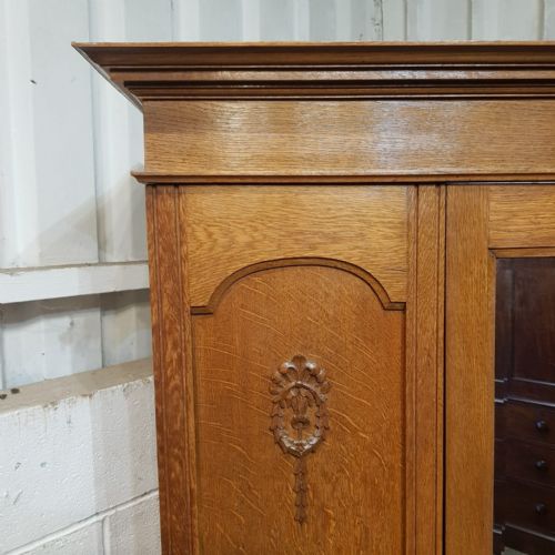 AN EDWARDIAN ARTS CRAFTS OAK WARDROBE C1900 - ADDITIONAL PHOTO 4