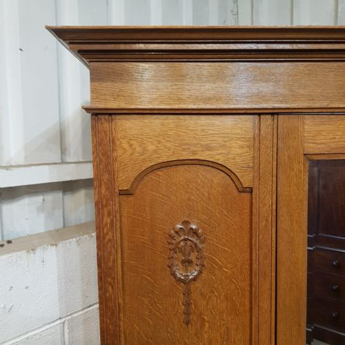AN EDWARDIAN ARTS CRAFTS OAK WARDROBE C1900 - ADDITIONAL PHOTO 6