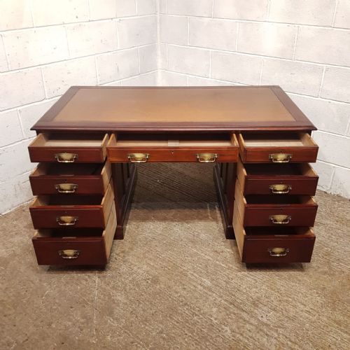 A LATE VICTORIAN LARGE MAHOGANY TWIN PEDESTAL DESK C1890 - ADDITIONAL PHOTO 4