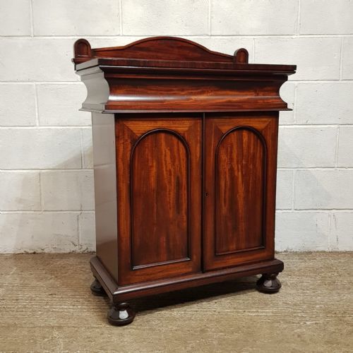 fig 1. A SMALL MAHOGANY WILLIAM 4th CHIFFONIER C1830