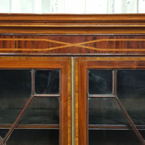 A REGENCY MAHOGANY ASTRAGAL GLAZED BOOKCASE ON STAND C1810 - ADDITIONAL PHOTO 3
