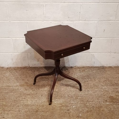 fig 1. A PAIR OF MAHOGANY SIDE / BEDSIDE TABLES C1920
