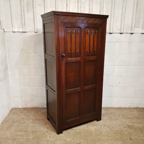 fig 1. AN OAK SINGLE WARDROBE C1920