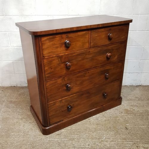 fig 1. A VICTORIAN MAHOGANY 4 HEIGHT CHEST OF DRAWERS C1860