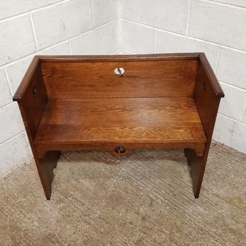 fig 2. AN EDWARDIAN OAK ARTS & CRAFTS SMALL BENCH C1900