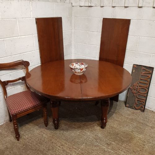 A VICTORIAN WALNUT PULL OUT EXTENDING DINING TABLE WITH TWO EXTRA LEAVES C1890 - ADDITIONAL PHOTO 1