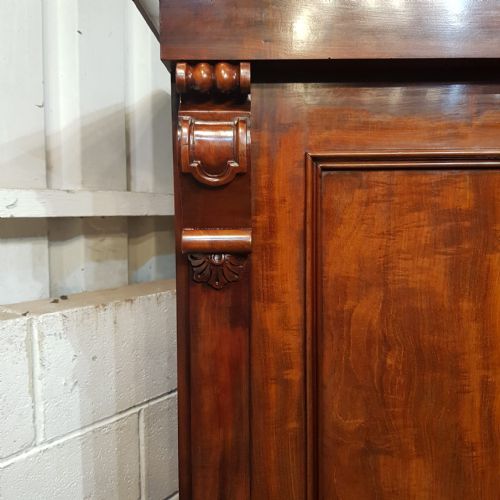 fig 2. A WILLIAM 4th MAHOGANY TRIPLE WARDROBE C1830