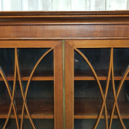 AN EDWARDIAN MAHOGANY ASTRAGAL GLAZED BOOKCASE ON STAND C1900 - ADDITIONAL PHOTO 4