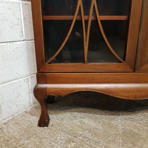 AN EDWARDIAN MAHOGANY ASTRAGAL GLAZED BOOKCASE ON STAND C1900 - ADDITIONAL PHOTO 7
