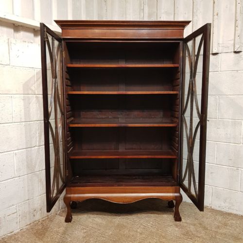 AN EDWARDIAN MAHOGANY ASTRAGAL GLAZED BOOKCASE ON STAND C1900 - ADDITIONAL PHOTO 8