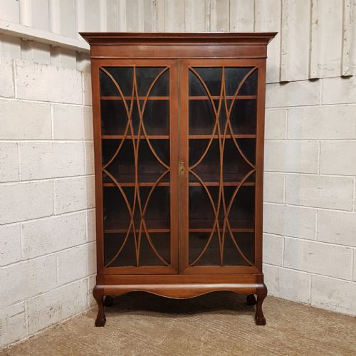AN EDWARDIAN MAHOGANY ASTRAGAL GLAZED BOOKCASE ON STAND C1900 - ADDITIONAL PHOTO 10