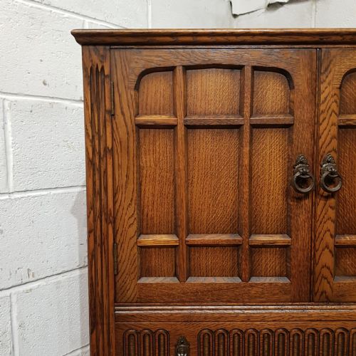 fig 2. AN OAK TALLBOY C1920