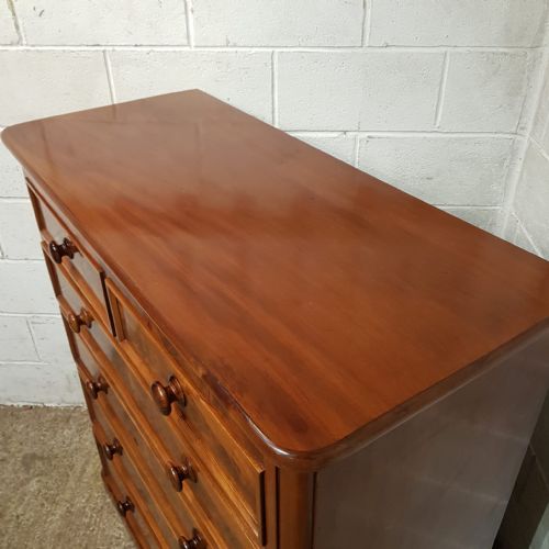 A VICTORIAN MAHOGANY 5 HEIGHT CHEST OF DRAWERS C1860 - ADDITIONAL PHOTO 2