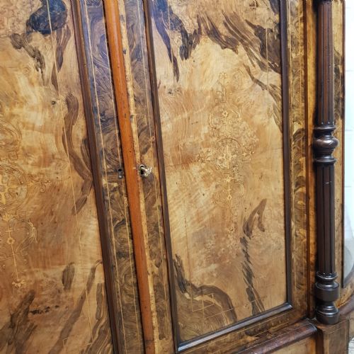 AN ANTIQUE VICTORIAN WALNUT CREDENZA C1880 - ADDITIONAL PHOTO 2