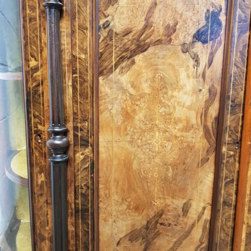 AN ANTIQUE VICTORIAN WALNUT CREDENZA C1880 - ADDITIONAL PHOTO 5