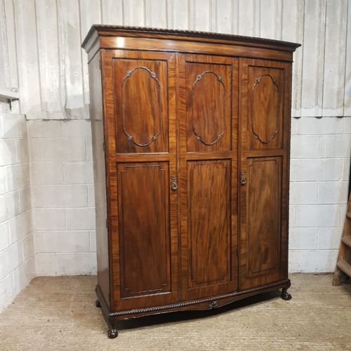 fig 2. AN EDWARDIAN MAHOGANY TRIPLE BOW FRONTED WARDROBE C1900