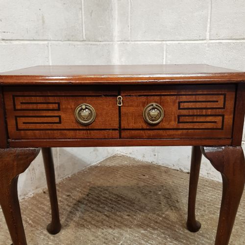 A PAIR OF MAHOGANY BEDSIDE TABLES C1900 - ADDITIONAL PHOTO 2