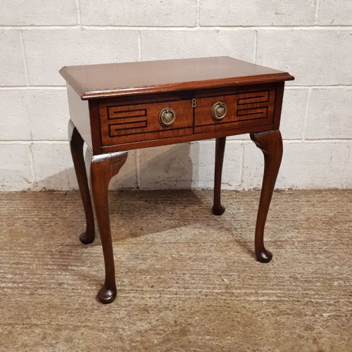 A PAIR OF MAHOGANY BEDSIDE TABLES C1900 - ADDITIONAL PHOTO 3