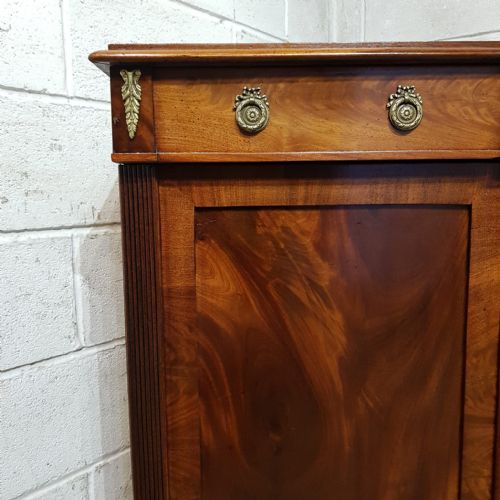 fig 2. A REGENCY MAHOGANY CHIFFONIER C1810