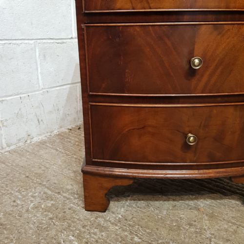 fig 1. A PAIR OF MAHOGANY BOW FRONTED BEDSIDE CHESTS C1920