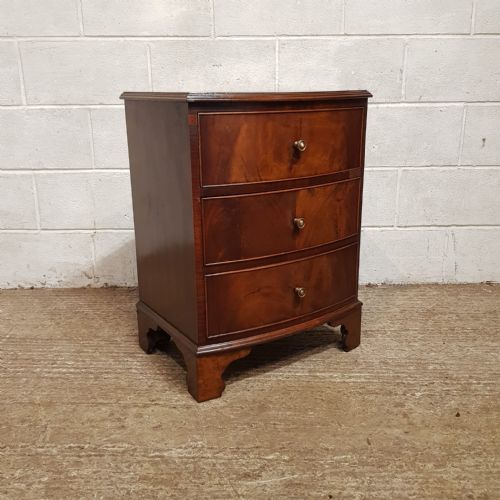 fig 2. A PAIR OF MAHOGANY BOW FRONTED BEDSIDE CHESTS C1920