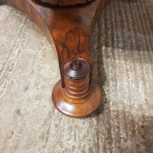 fig 2. A WILLIAM 4th ROSEWOOD ROUND BREAKFAST DINING TABLE C1830