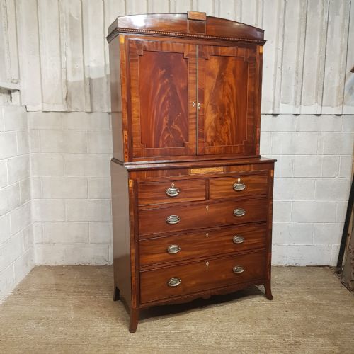 A GEORGE 3RD MAHOGANY CUPBOARD ON CHEST C1790 - ADDITIONAL PHOTO 3