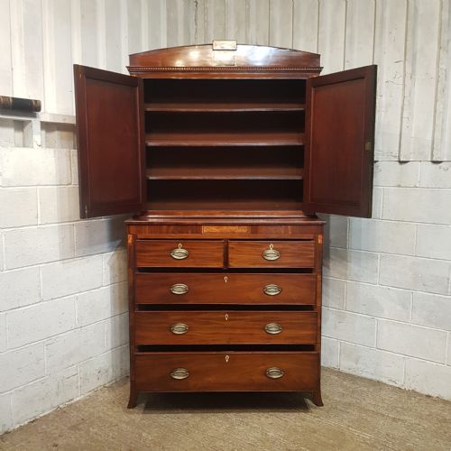 A GEORGE 3RD MAHOGANY CUPBOARD ON CHEST C1790 - ADDITIONAL PHOTO 4