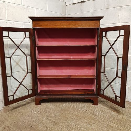 AN EDWARDIAN ASTRAGAL GLAZED BOOKCASE C1910 - ADDITIONAL PHOTO 3