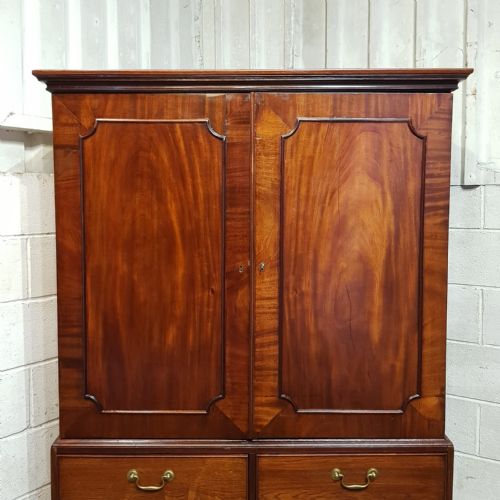 fig 2. A REGENCY MAHOGANY CLOTHES PRESS C1810