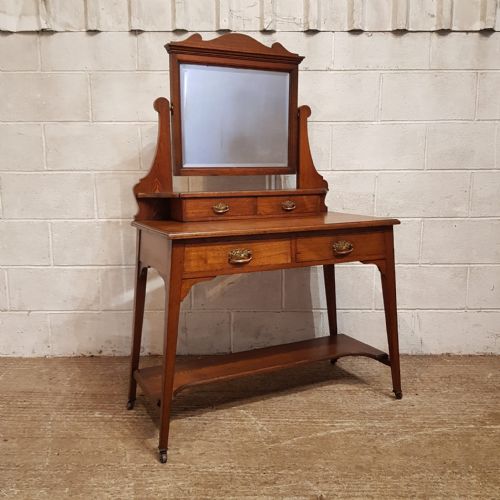 fig 2. AN OAK ART'S & CRAFT'S DRESSING TABLE C1900